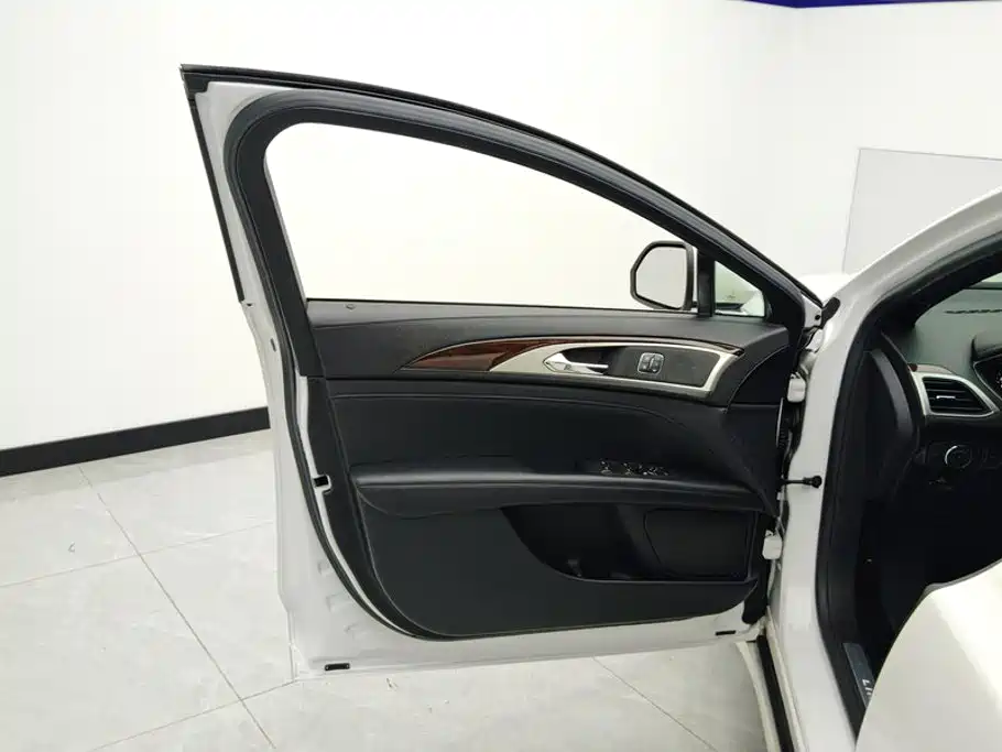 Lincoln MKZ — миниатюра 7