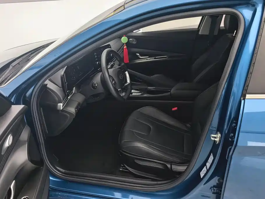 Hyundai Elantra — миниатюра 9