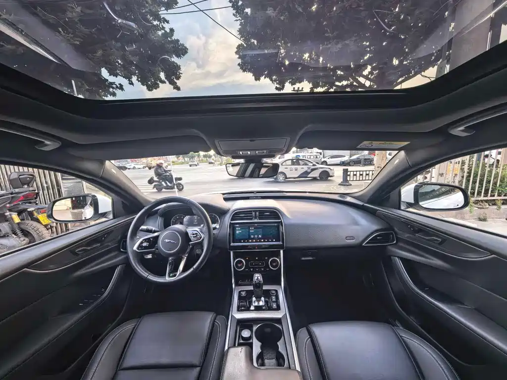 Jaguar XEL 2020 2.0T 200PS R-DYNAMIC Sport