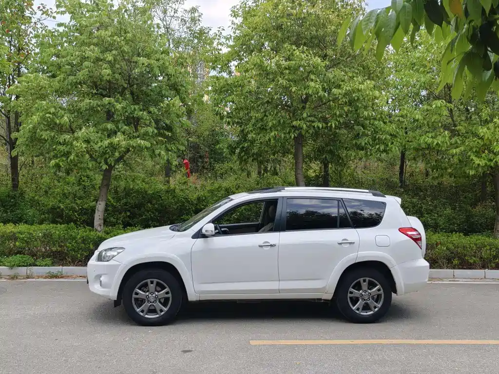 Toyota RAV4 2013 2.4L AT
