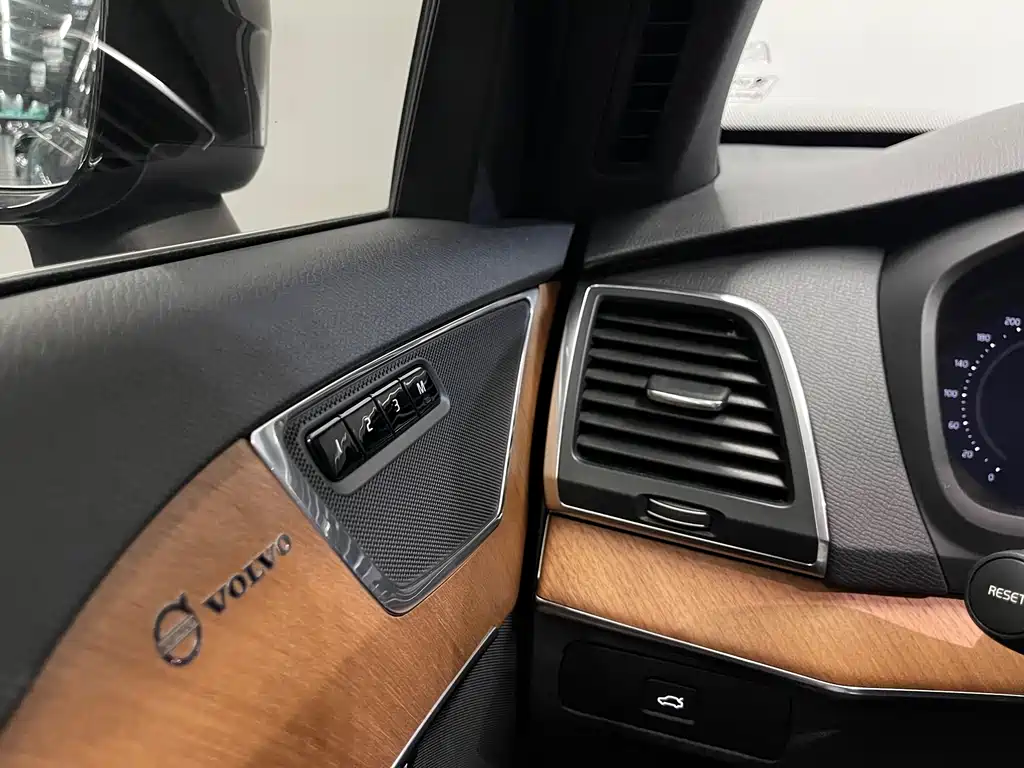 Volvo XC90 2023 — фото 16