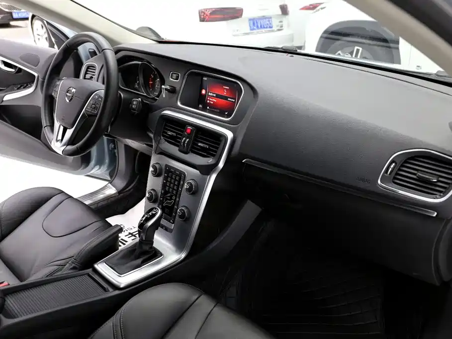Volvo V40 — миниатюра 16