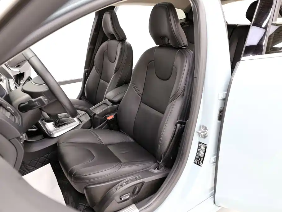 Volvo V40 — миниатюра 7