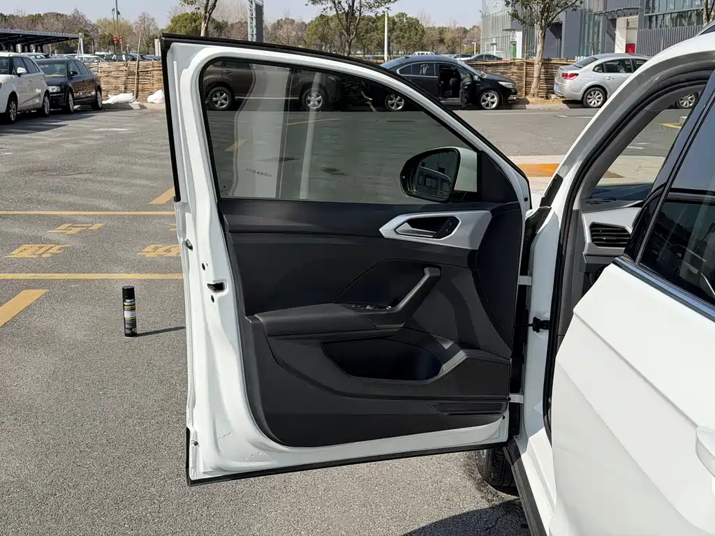 VOLKSWAGEN EXPLORING THE SHADOW