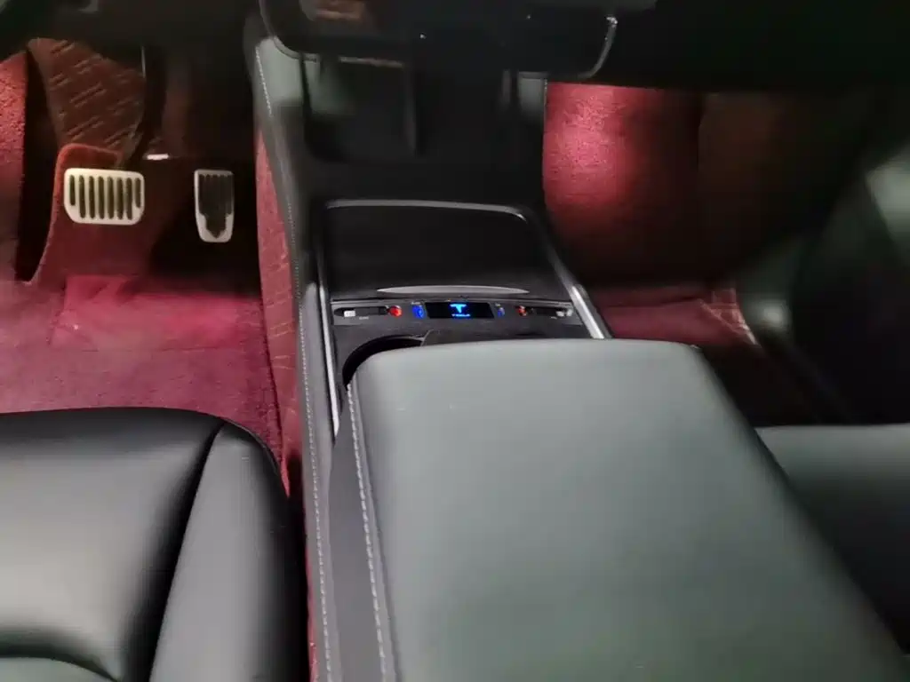 Tesla Model Y — миниатюра 14