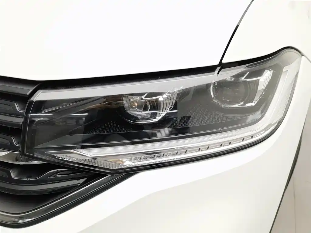 VOLKSWAGEN EXPLORING THE SHADOW