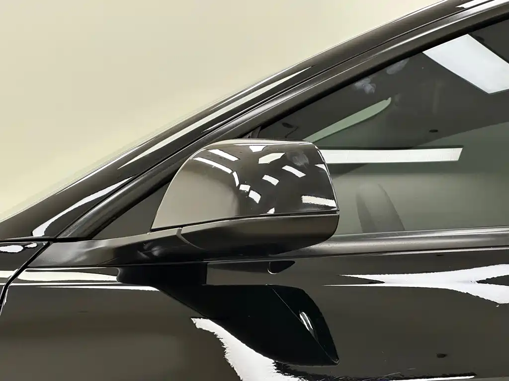Tesla Model 3 — миниатюра 11