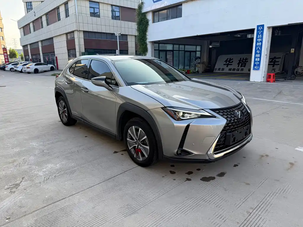 Lexus UX New Energy — миниатюра 2