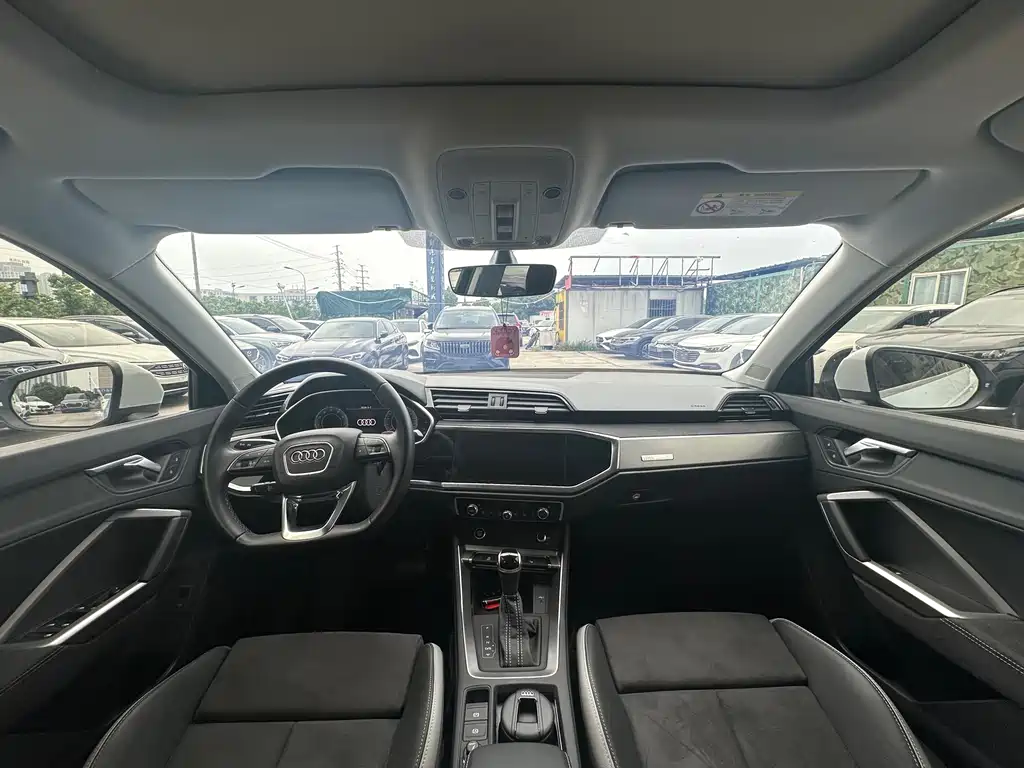 Audi Q3 2023 35 TFSI Fashion (1.4T)