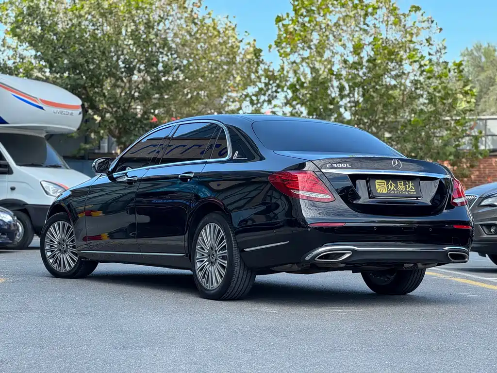Mercedes-Benz E-Class — миниатюра 6