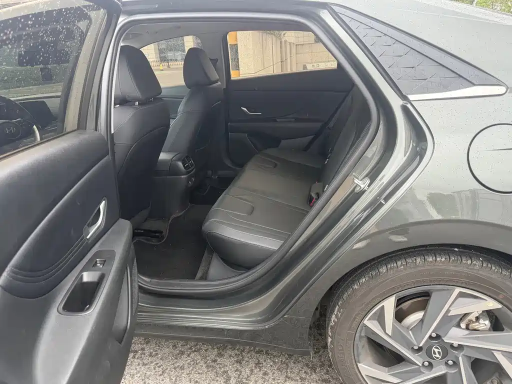 Hyundai Elantra — миниатюра 4