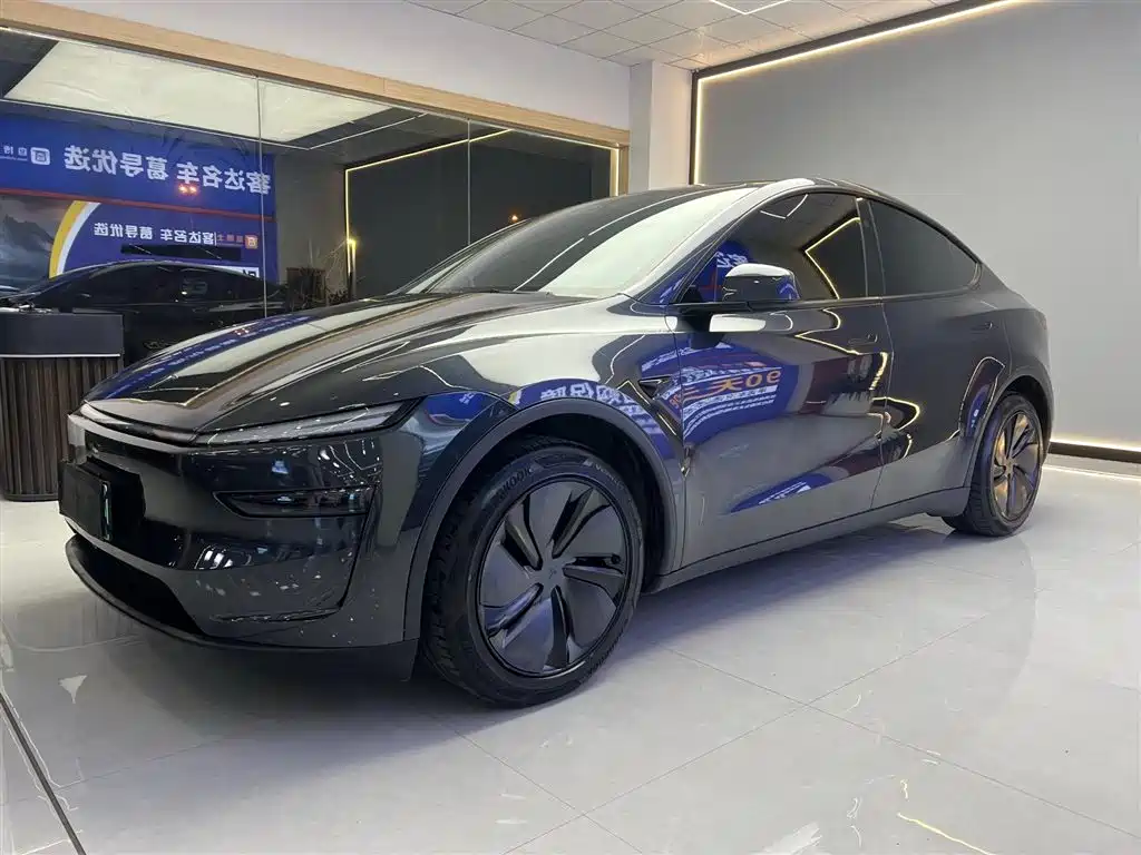 Tesla Model Y 2025