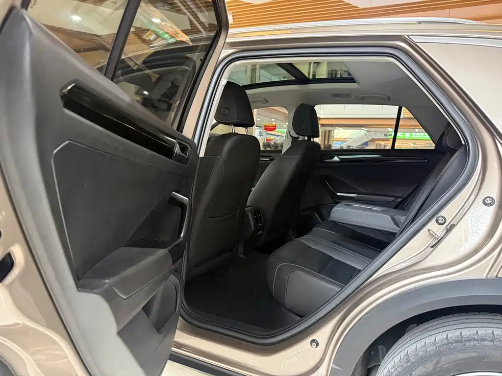 Volkswagen T-Roc — миниатюра 9