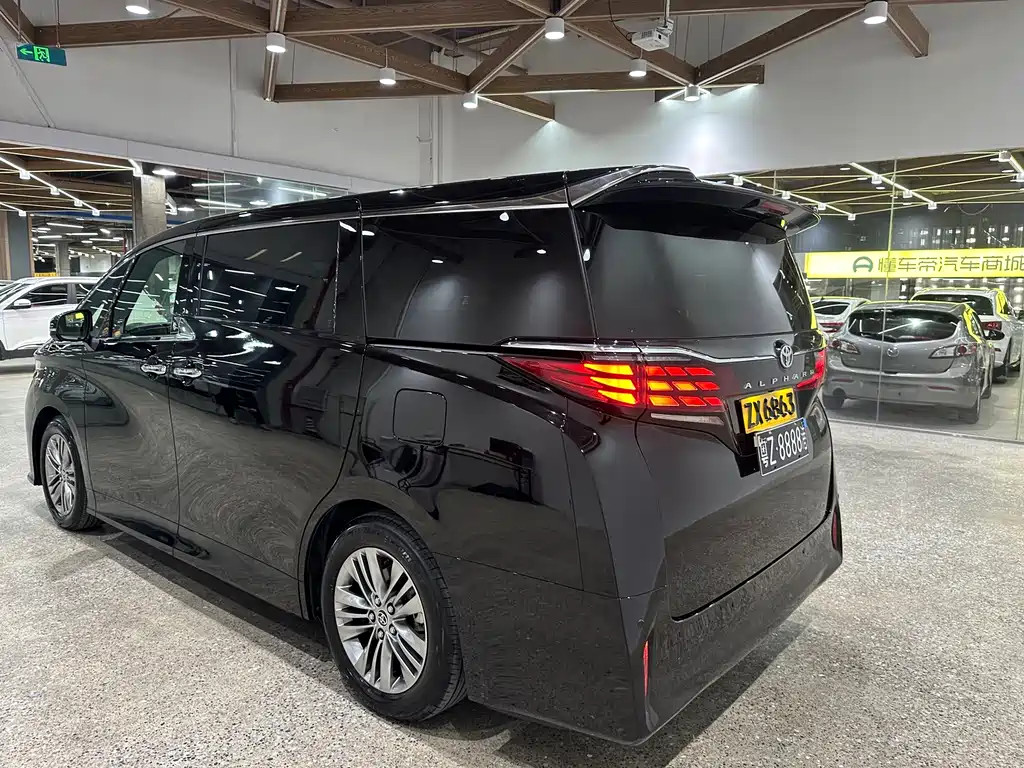 Toyota Alphard 2025 2.5L AT