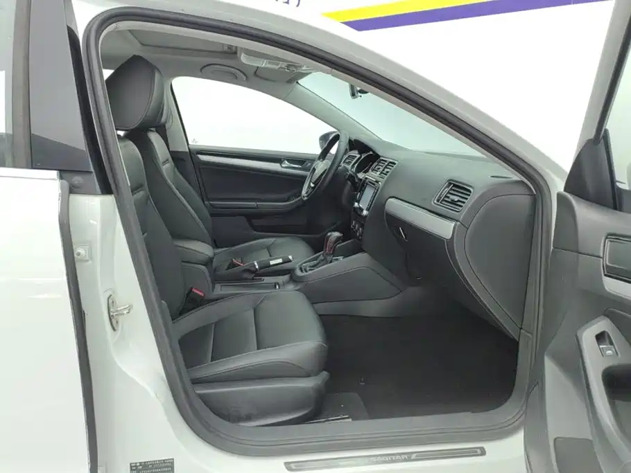 Volkswagen Sagitar — миниатюра 8