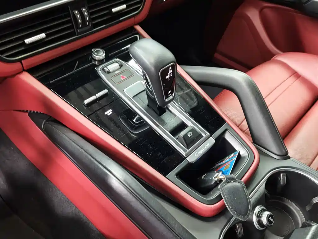 Porsche Cayenne — миниатюра 11