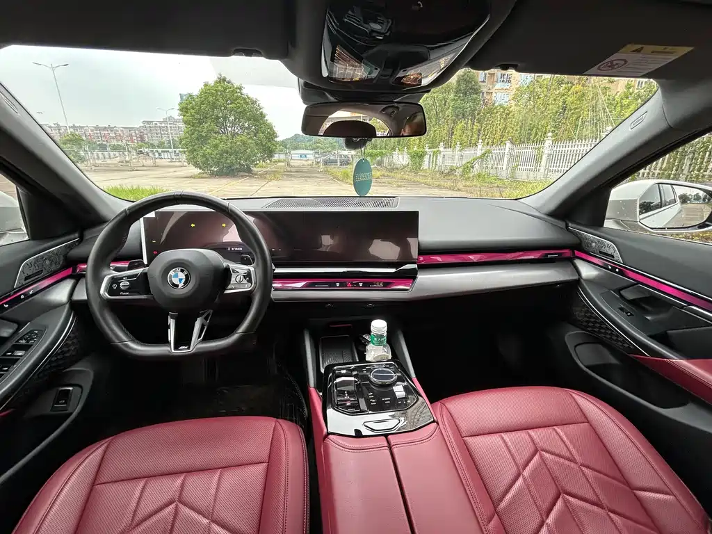BMW 5 Series — миниатюра 7