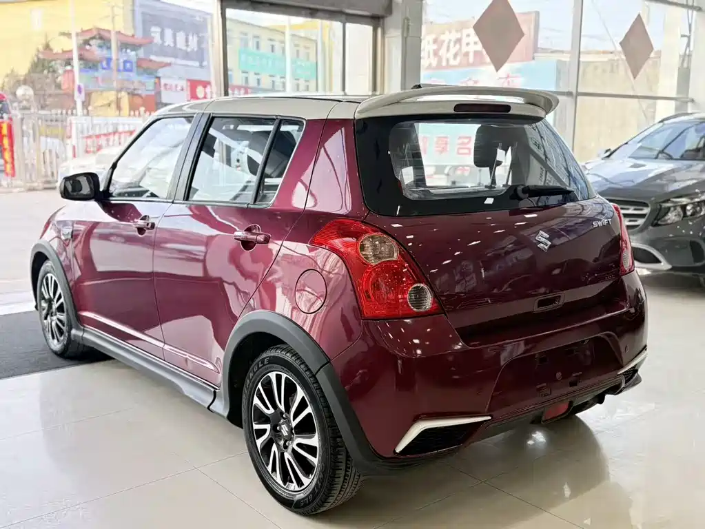 SUZUKI SWIFT
