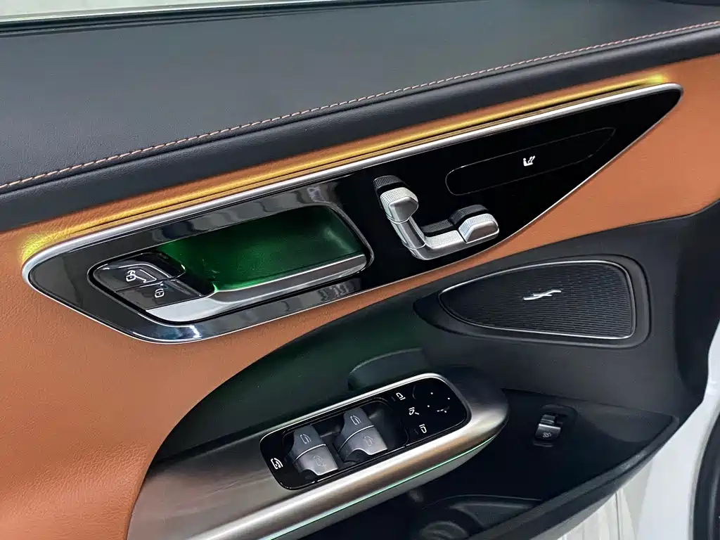 Mercedes-Benz C-Class — миниатюра 12