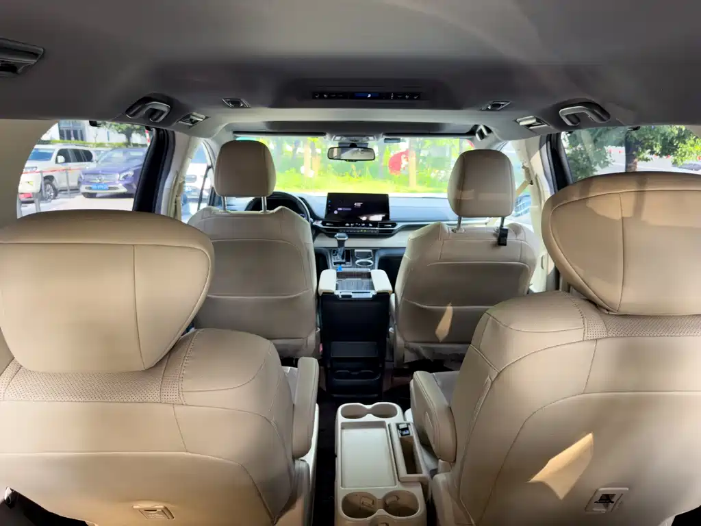Toyota Sienna — миниатюра 5