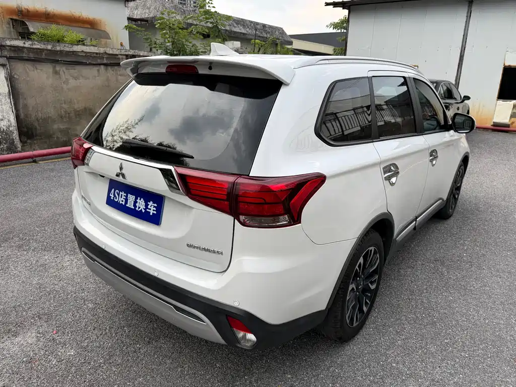 Mitsubishi Outlander — миниатюра 5