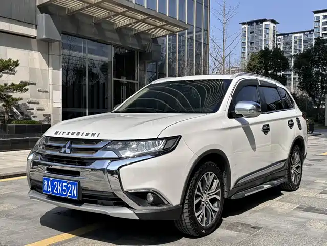 MITSUBISHI OUTLANDER