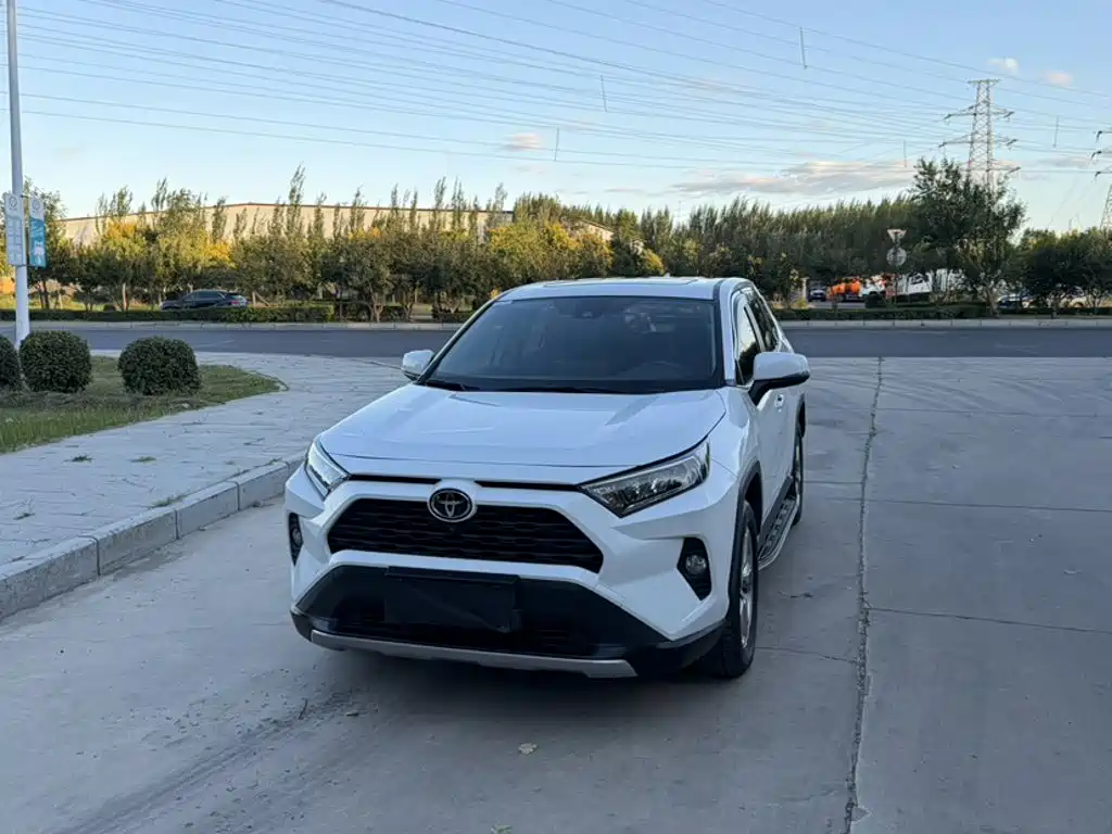 Toyota RAV4 — миниатюра 10