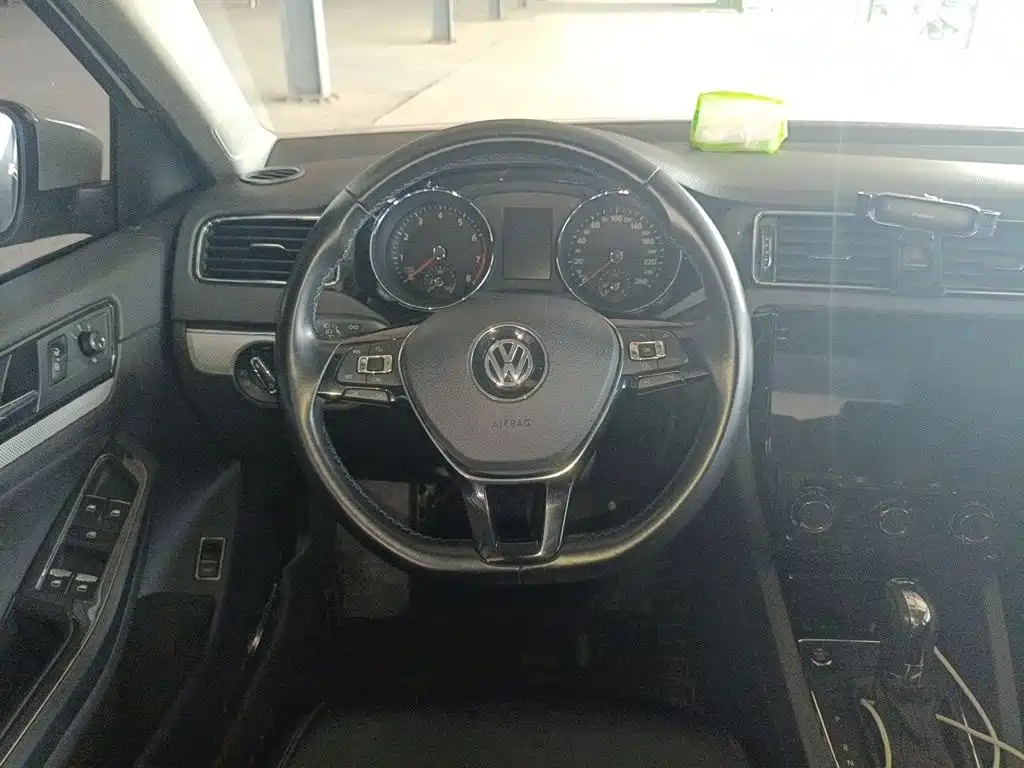 Volkswagen Sagitar — миниатюра 3