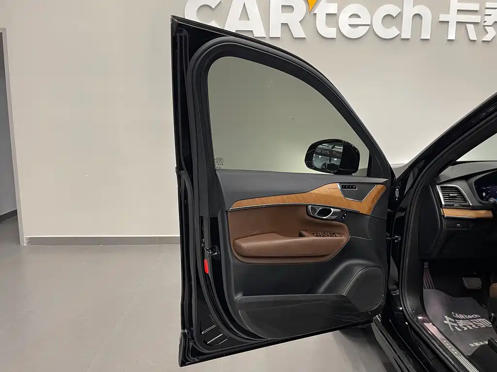 Volvo XC90 2023 — фото 12