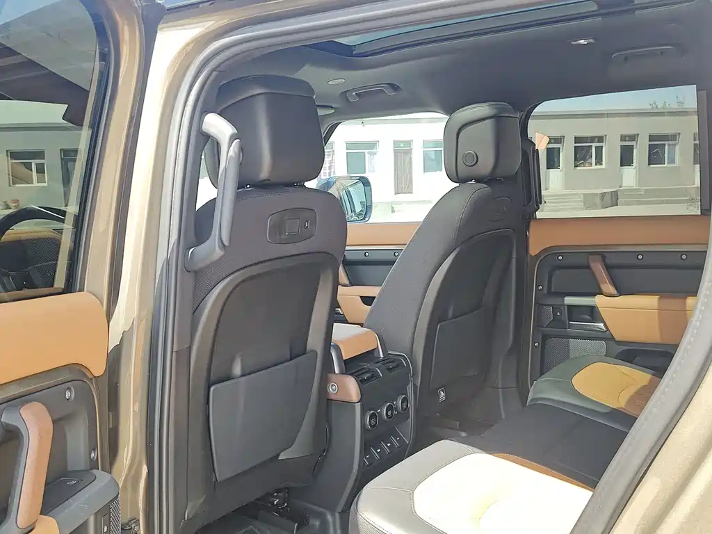 Land Rover Defender — миниатюра 7