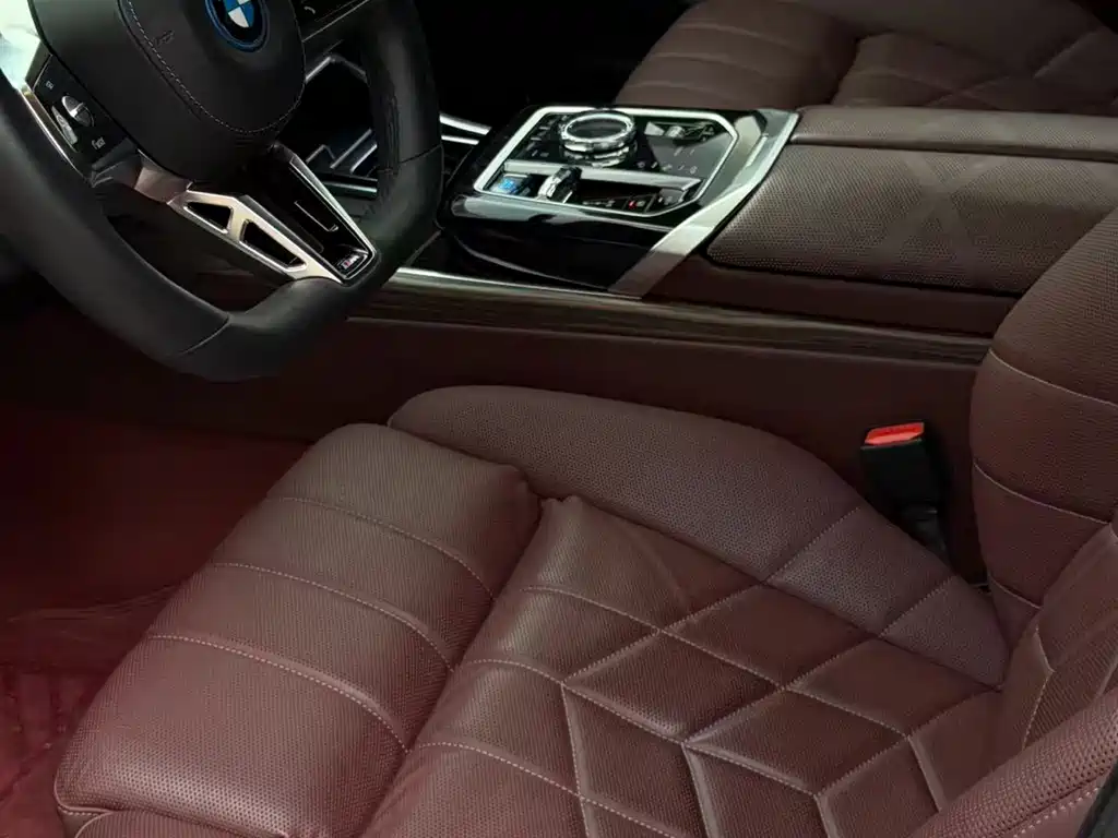 BMW i7 — миниатюра 10