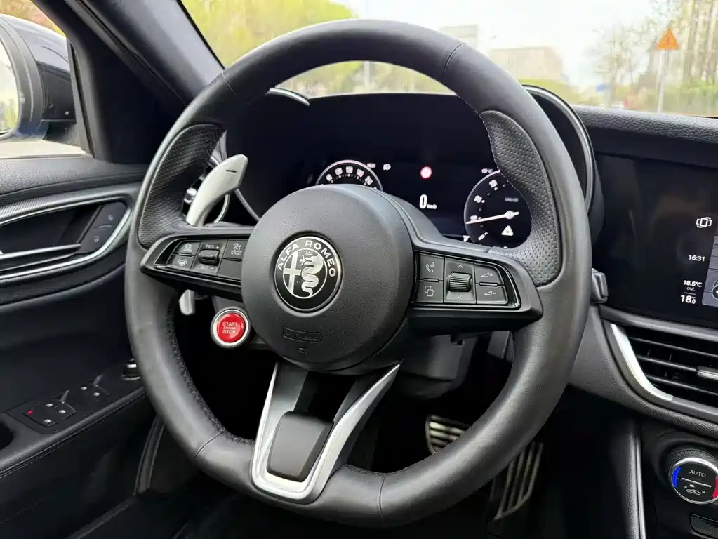 Alfa Romeo Giulia 2023 2.0T 280HP