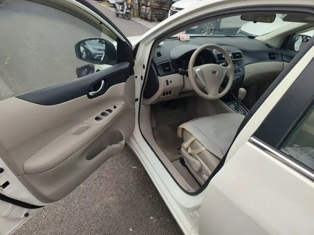 Nissan Tiida — миниатюра 12