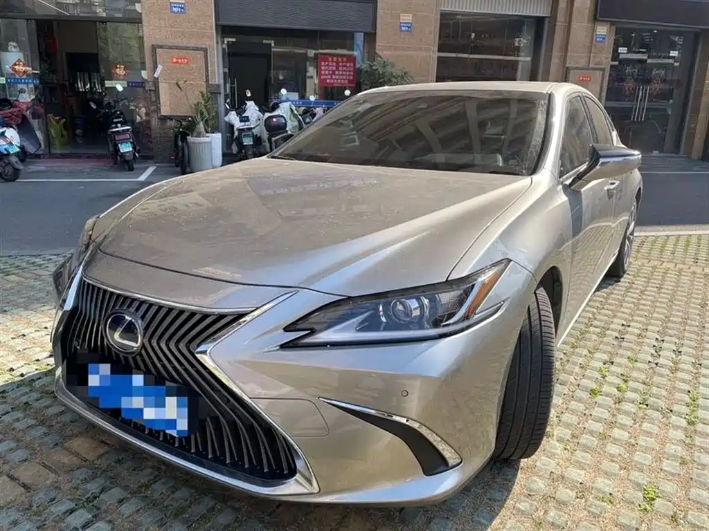 LEXUS ES