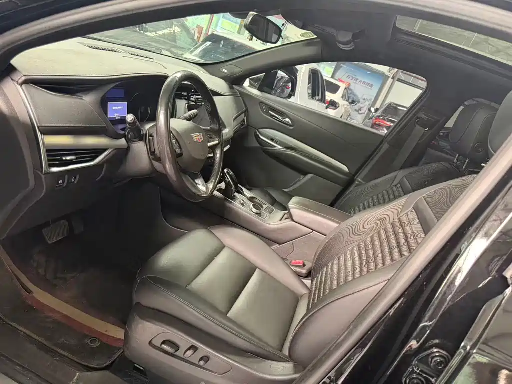 Cadillac XT4 28T 2WD Leading Sport Type, фото 6