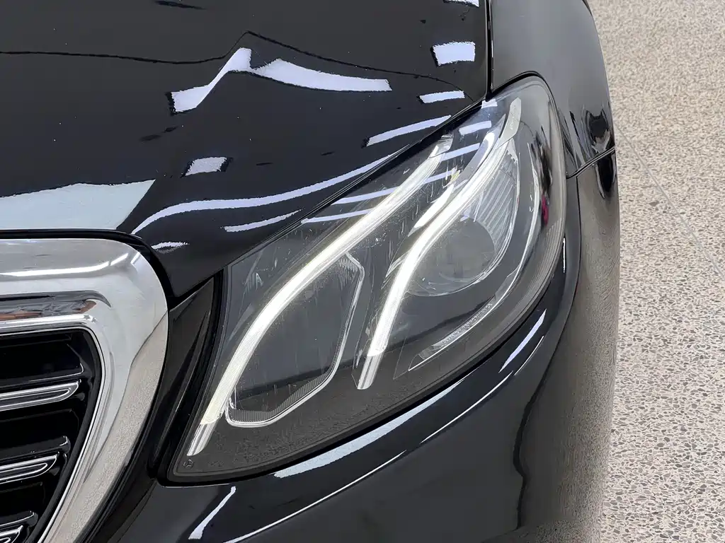 Mercedes-Benz E-Class — миниатюра 8