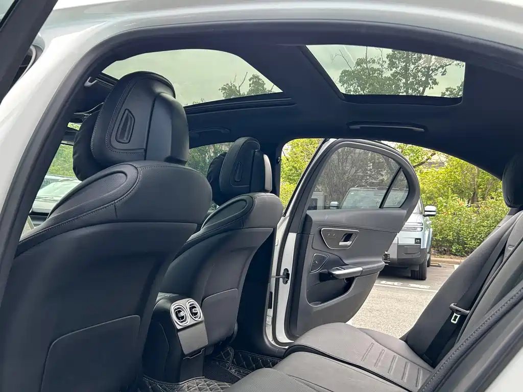 Mercedes-Benz C-Class — миниатюра 9