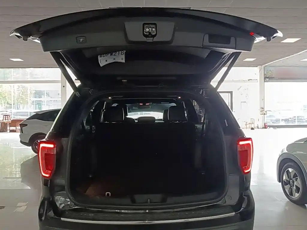 Ford Explorer (Import) — миниатюра 19