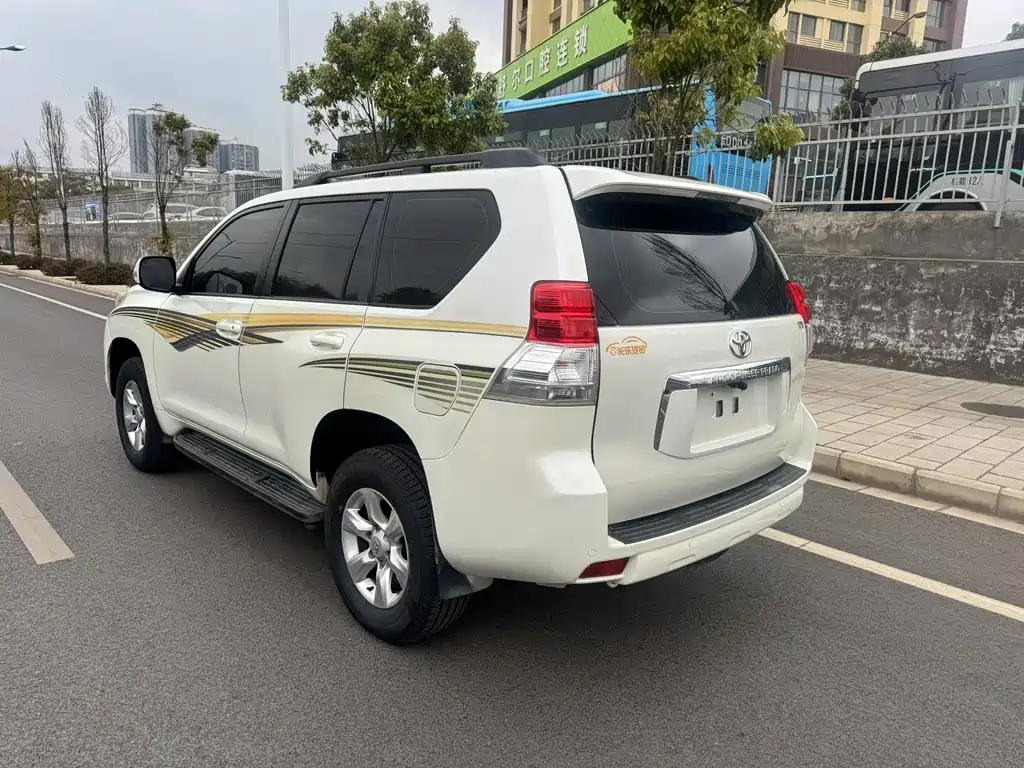 Toyota Land Cruiser Prado 2010 2.7L AT Standard