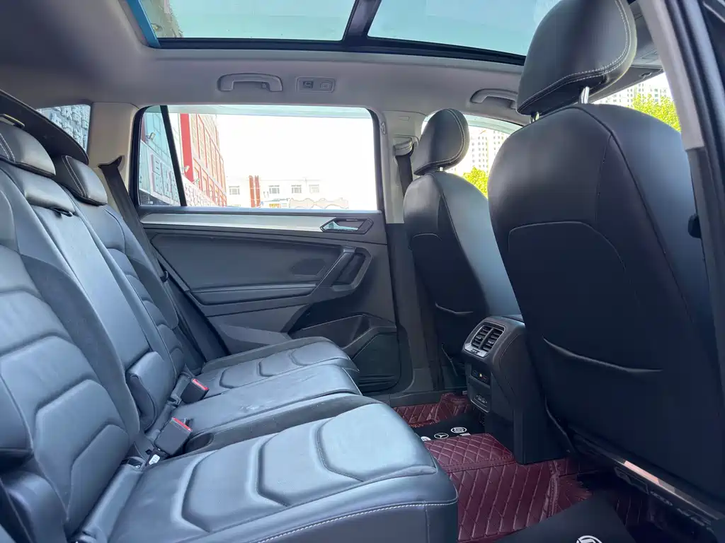 Volkswagen Tiguan L L 2018 330TSI AT Luxury