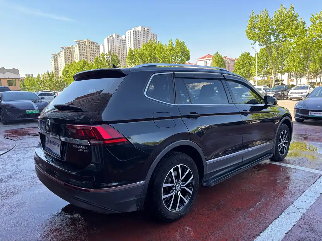Volkswagen Tiguan L L 2018 330TSI AT Luxury
