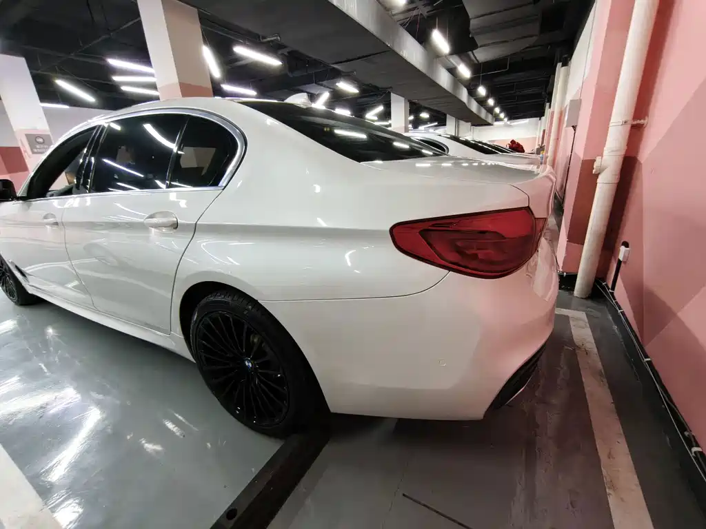 BMW 5 Series — миниатюра 7