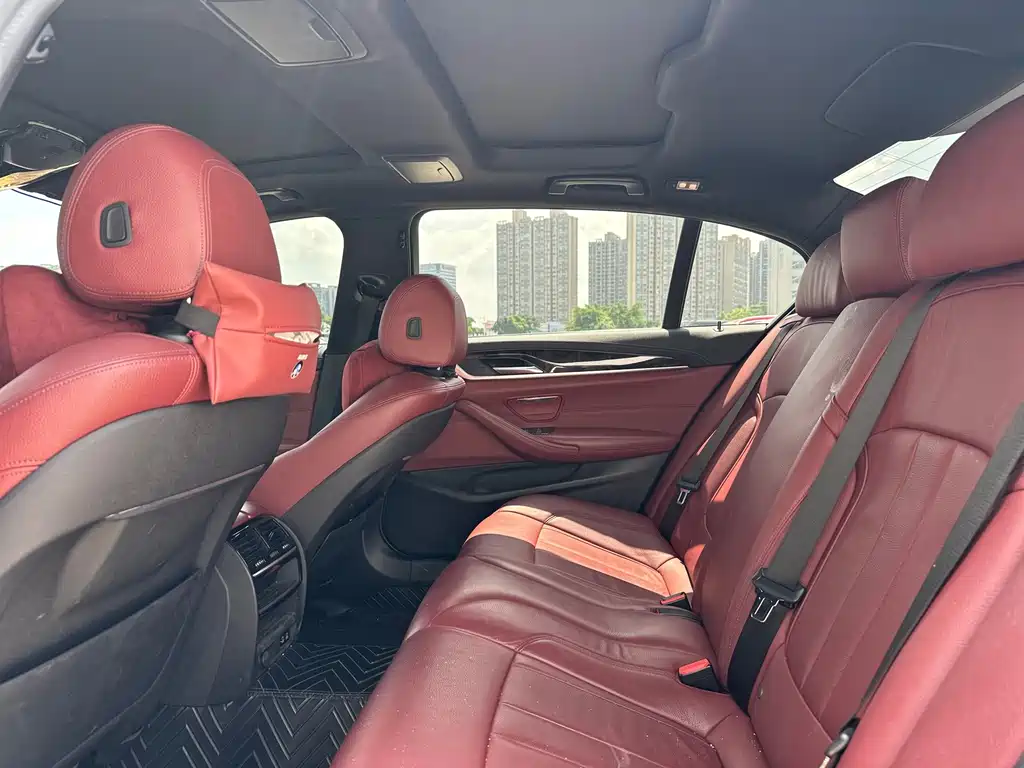 BMW 5 Series — миниатюра 8