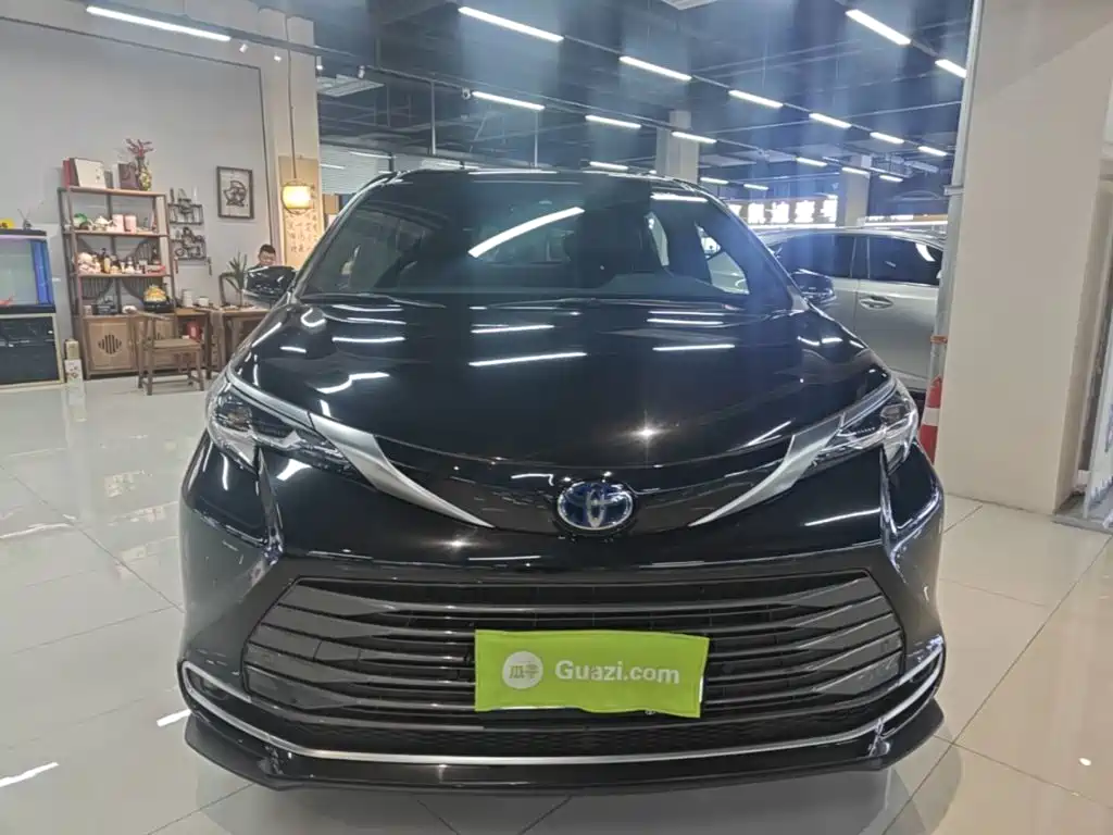 Toyota Sienna — миниатюра 3
