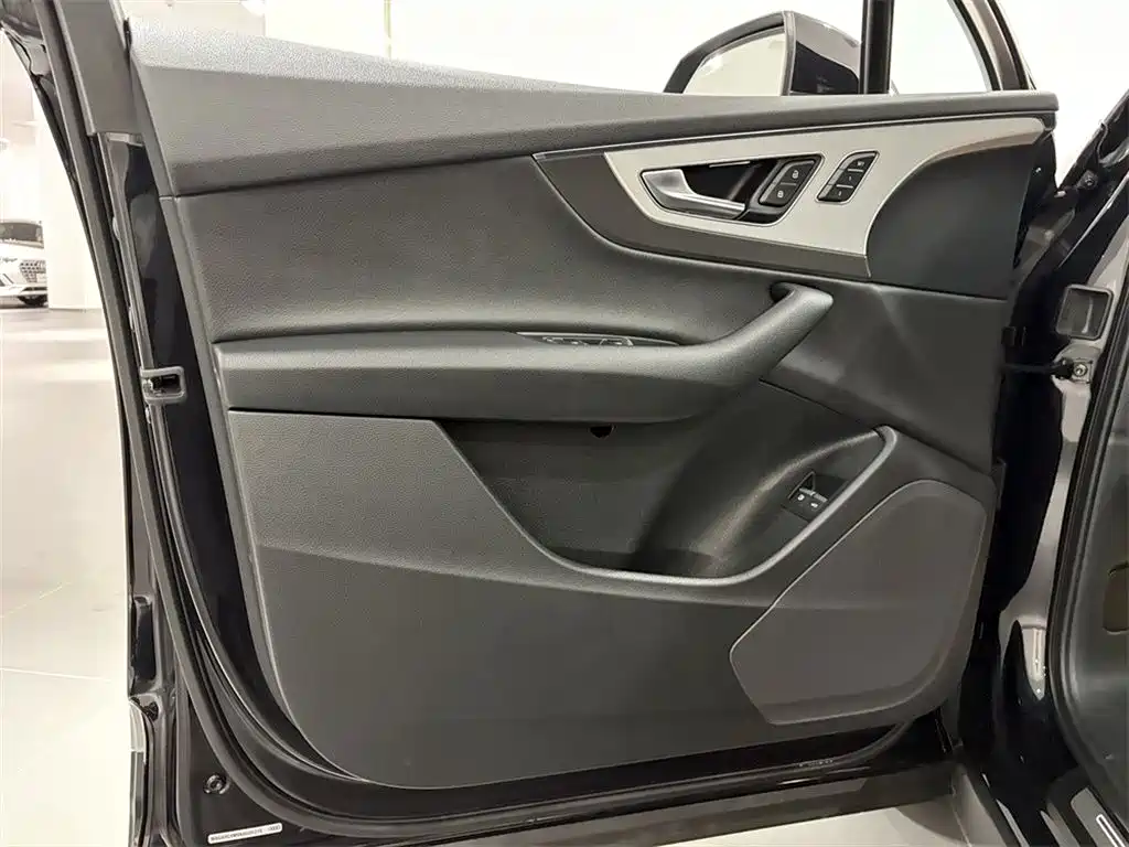 Audi Q7 New Energy — миниатюра 15