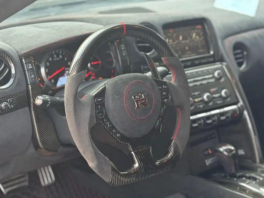 Nissan GT-R — миниатюра 4