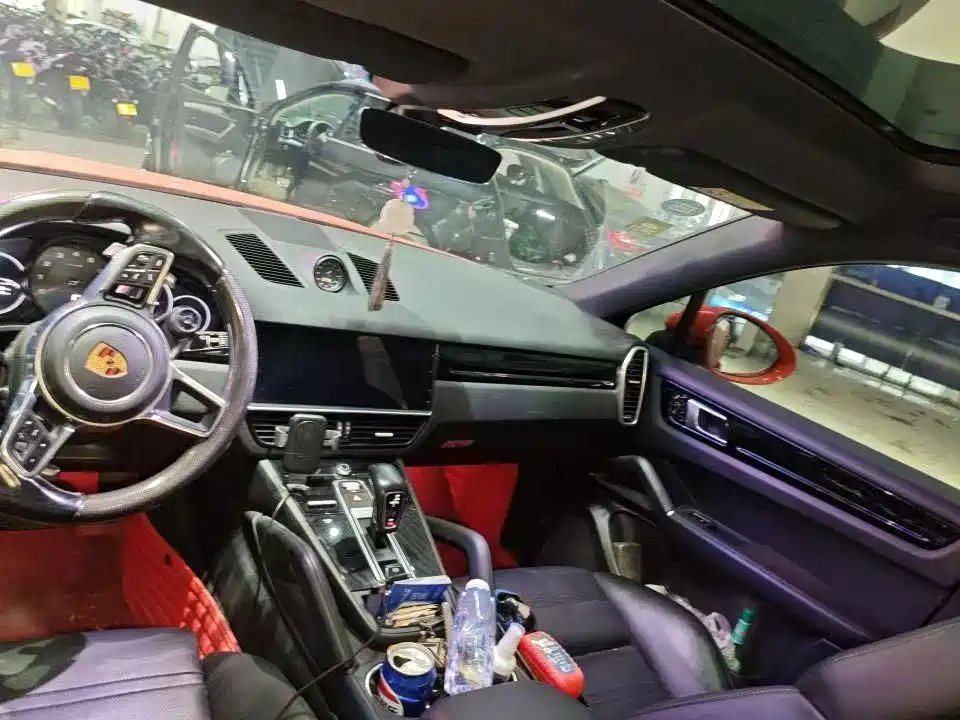 Porsche Cayenne — миниатюра 5