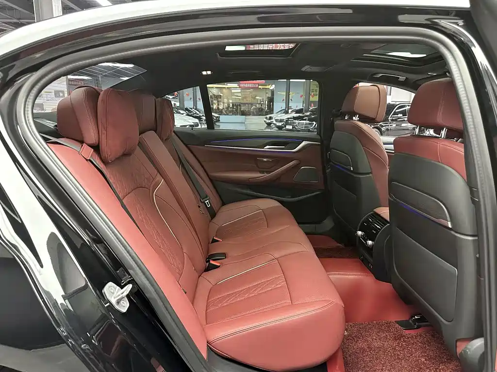BMW 5 Series — миниатюра 6