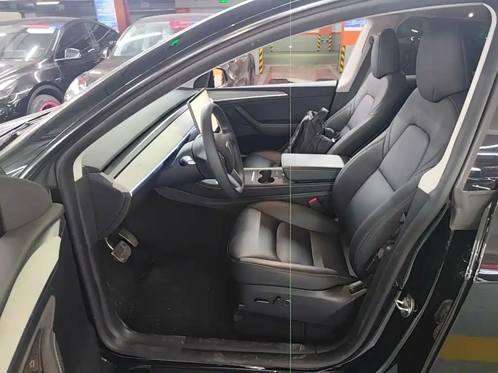 Tesla Model Y — миниатюра 16