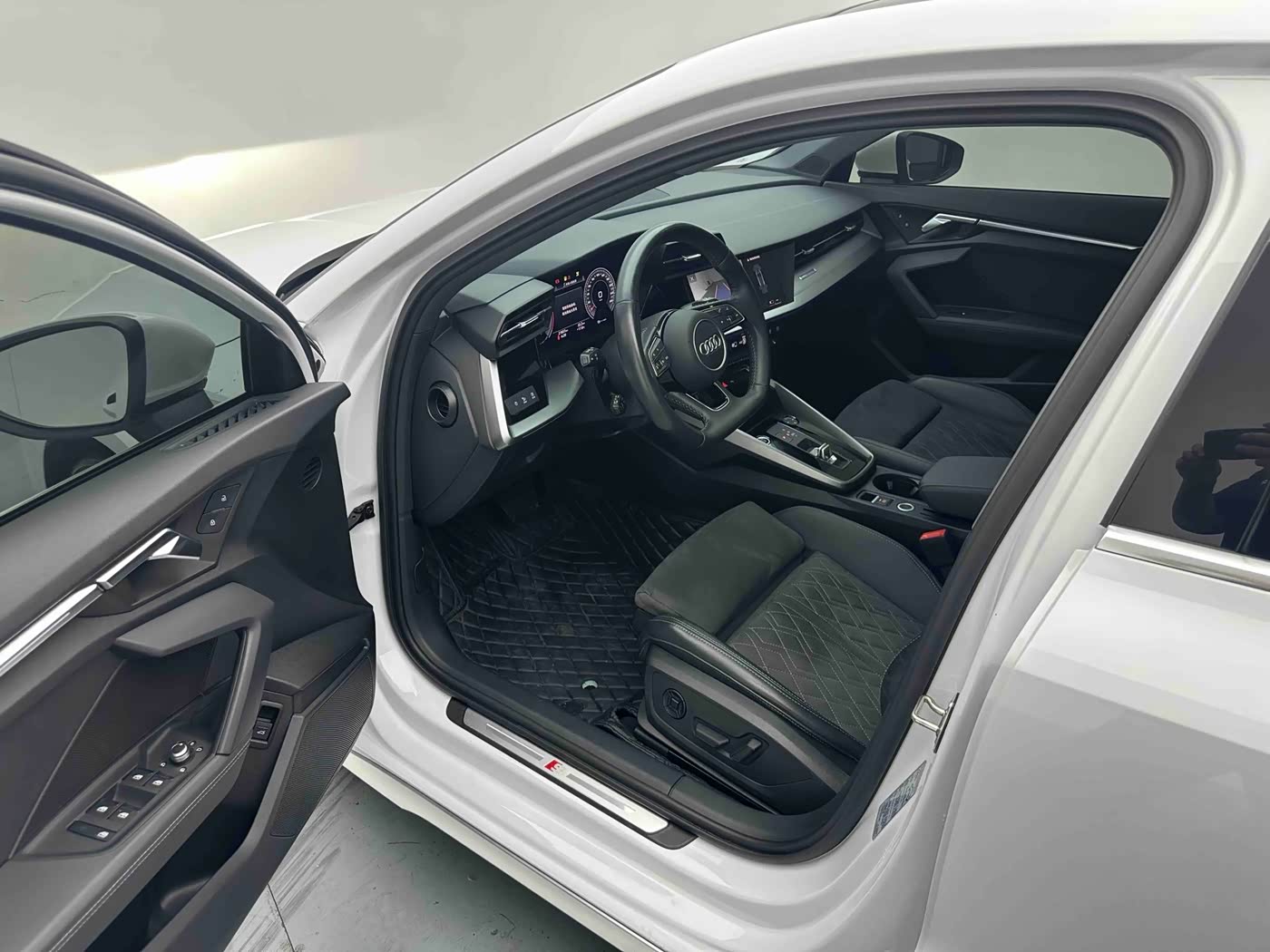 Audi A3 1.4 л 2022 г. Белый, пробег 21800 км